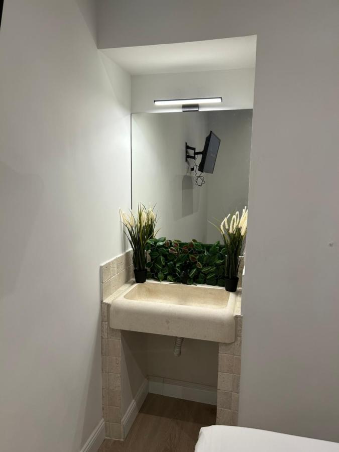 Raffaello'S Place Рим Екстер'єр фото